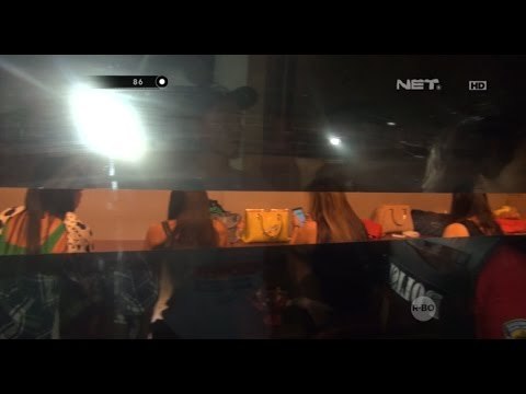 Gerebek Tempat Hiburan, Petugas Temukan Akuarium Berisi Wanita - 86