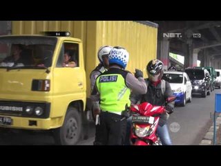 Para Pengendara Motor Rela Ditilang Demi Masuk Jalur Cepat - 86