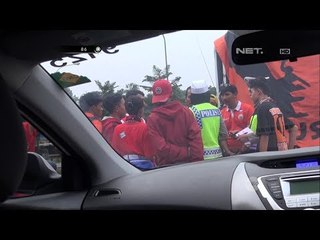 Polisi Melakukan Himbauan Keselamatan ke Suporter Bola - 86