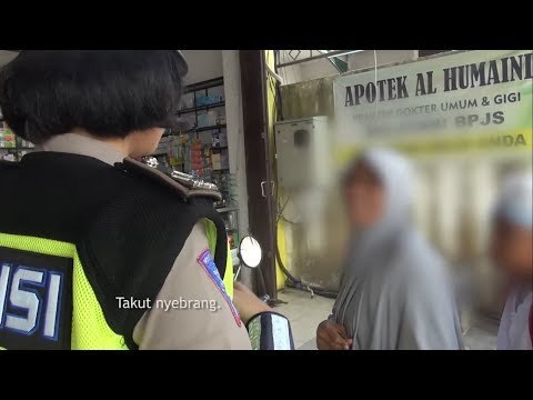Ibu Ini Ngeyel, Tidak Pakai Helm & Melawan Arus 86