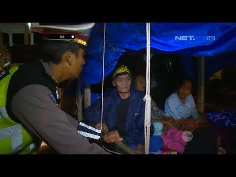 Diberhentikan, Ternyata Supir Membawa Penumpang Sakit di Mobil Bak Terbuka - 86