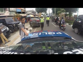 Merasa Benar Parkir di Trotoar, Pria Ini Ngambek Saat Ditilang - 86