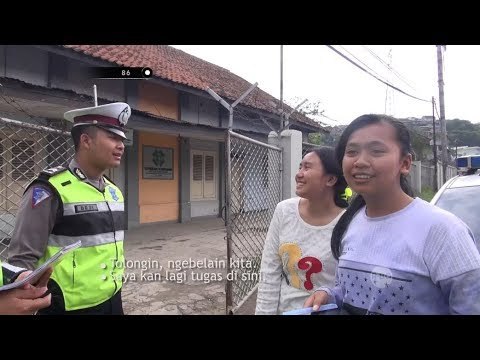 Mau Ditilang Polwan, 2 Gadis Ini Minta Dibelain Pak Polisi - 86