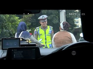Kepergok Petugas Lawan Arus, Kedua Ibu ini Malah Curhat Soal Kesibukannya - 86