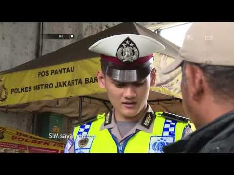 Tidak Pakai Helm dan Akan Ditilang, Ibu Ini Curhat Masalah Pribadi - 86