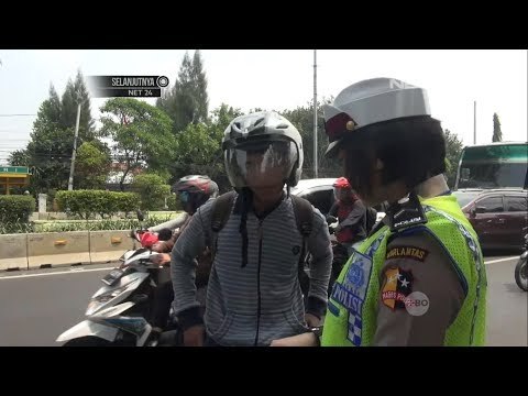 Pria Ini Gemeteran Saat Ditilang - 86