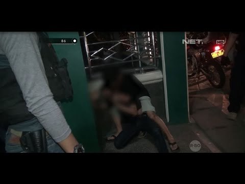 Pria ini Kesurupan Saat Kepergok Membawa Senjata Tajam - 86