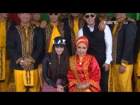 Entertainment News - Indah Dewi Pertiwi hadiri pesta adat pelarungan kapal