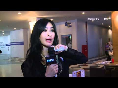 Entertaiment News - Iis dahlia dan para artis-artis membantu korban banjir