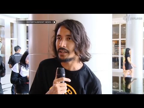 Selebriti pria yang percaya diri dengan Brewok