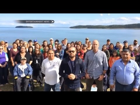 Leonardo Dicaprio melaksanakan tantangan Ice Bucket