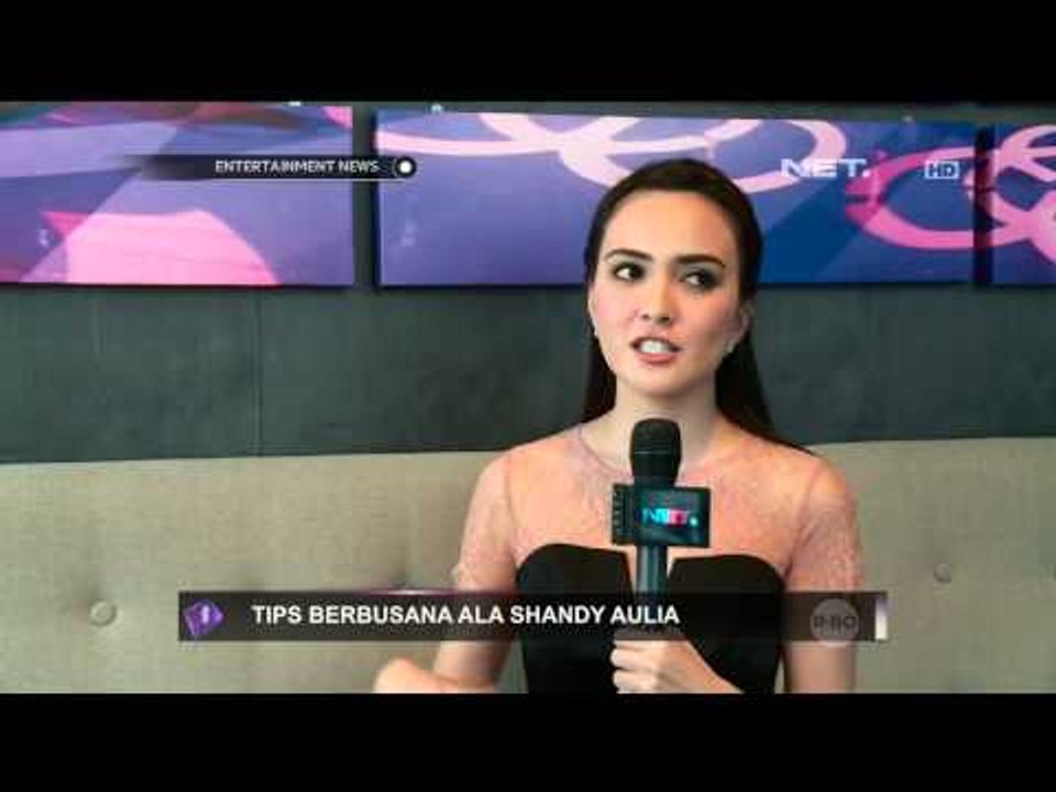 Gaya berbusana ala Shandy Aulia