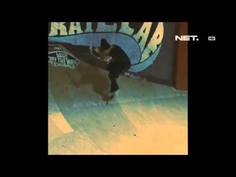 Entertainment News - Penyanyi muda asal kanada bermain Skateboard