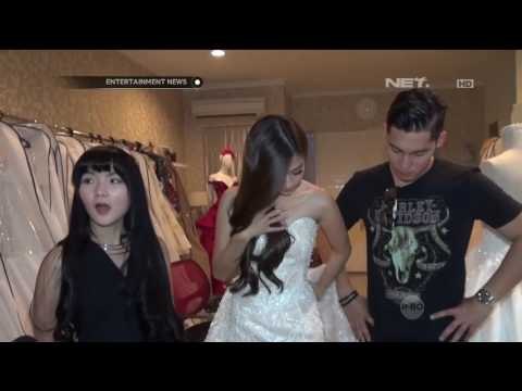 Samuel Ajak Franda Fitting Gaun Pengantin