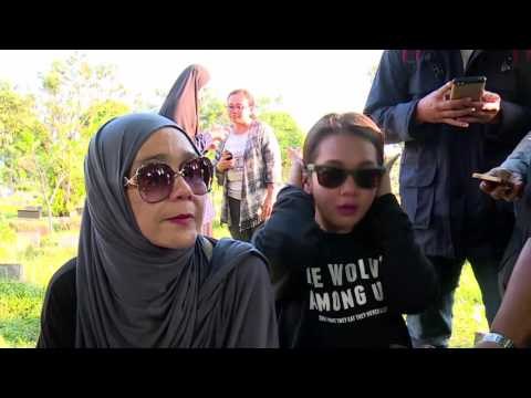 Ayah Dhea Annisa Meninggal Dunia