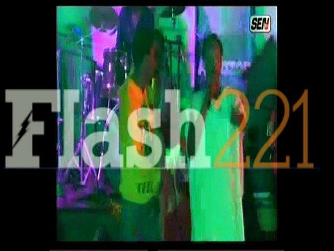 Devant Wally Seck, Khally Mbaye fait du garouwalé à Youssou Ndour...Regardez...