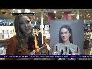 Kesibukan Cathy Sharon Melayani Pembeli Produknya