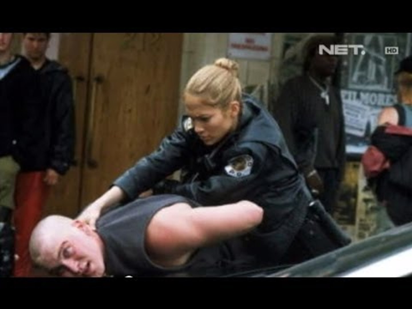 Entertainment News-Jlo Jadi Polisi