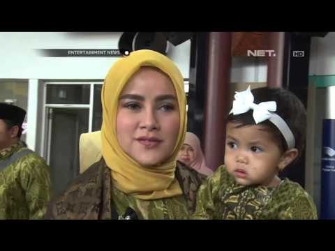 Olla Ramlan dan Suami Berangkat Umroh Bersama Anak dan Keluarga Besar