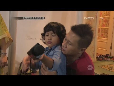 Sibuk Bekerja, Mang Saswi Tetap Pantau Buah Hatinya