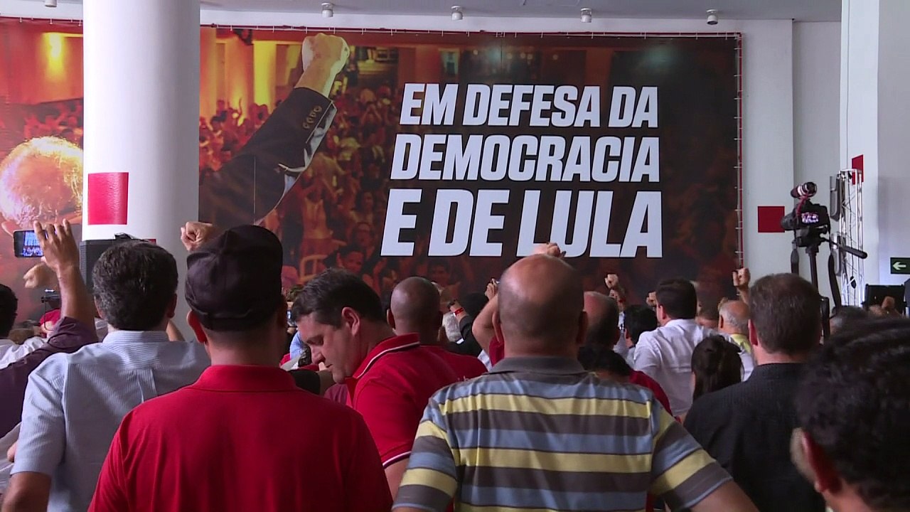 Justiça libera passaporte de Lula