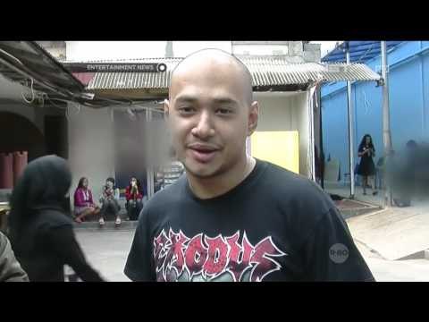 Husein Diminta Sang Kekasih Untuk Memberikan Sepatu Sneakers Untuk Seserahan Pernikahan