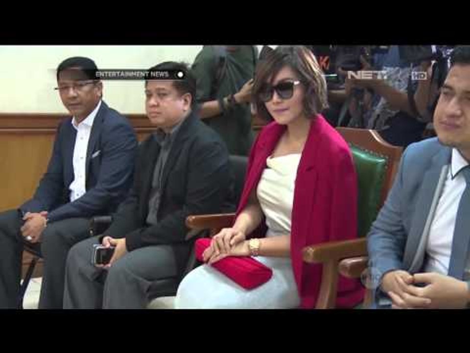 Enews Update: Resmi Bercerai, Denada Langsung U...
