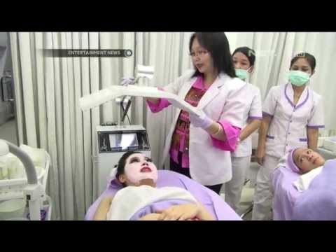 Jordi Onsu dan Sarwenda melakukan perawatan bareng