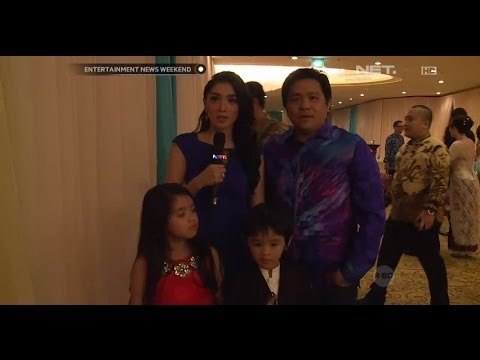 Entertainment News - Kebersamaan Angel Karamoy bersama keluarga