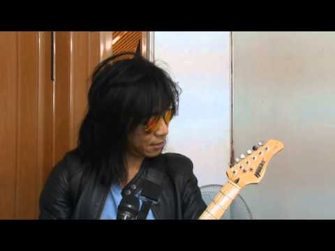 Abdee Slank membuat signature gitar sendiri