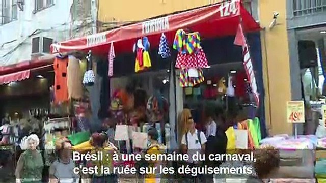 Brésil : la ruée sur les déguisements avant le carnaval