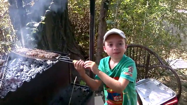 Шашлык из свинины и говядины.