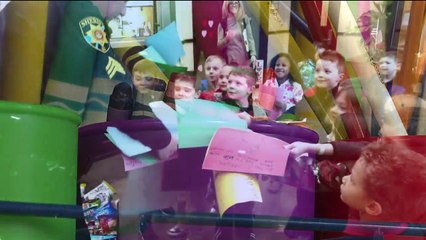 Kindergarten Students Surprise Colorado Officers Following Deputy's Death