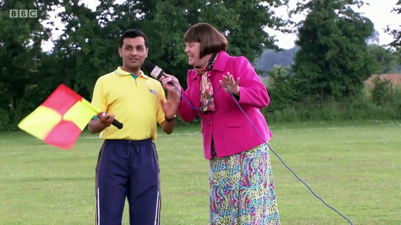 gigglebiz-gail-force-interviews-a-stamp-collecting-linesman-during-a