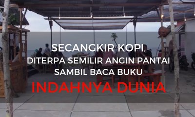 Guru Honorer Bikin Kafe Baca di Pinggir Pantai Aceh