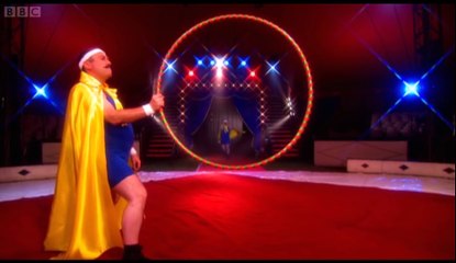 Gigglebiz The Berrito Brothers demostrating their special stunt hola hoop