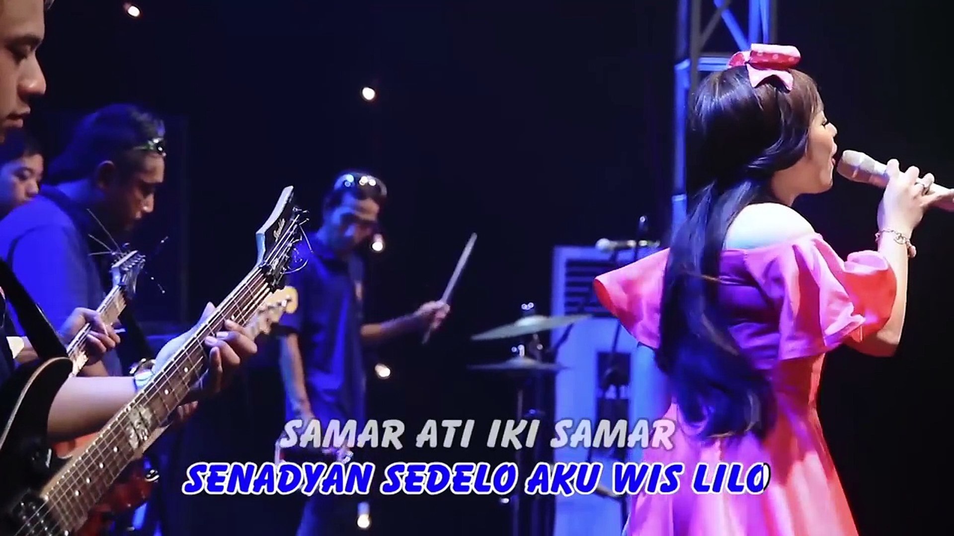 Vita Alvia Pantai Klayar