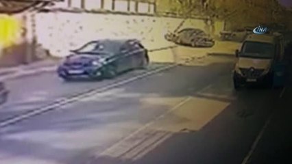 Üsküdar'da Kadın Sürücünün Karıştığı Feci Kaza Kamerada