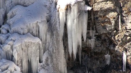 Susuz Şelalesi dondu - KARS