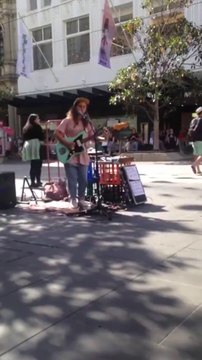 Quand tu croises un musicien de rue plus talentueux que la plupart des artistes en radio