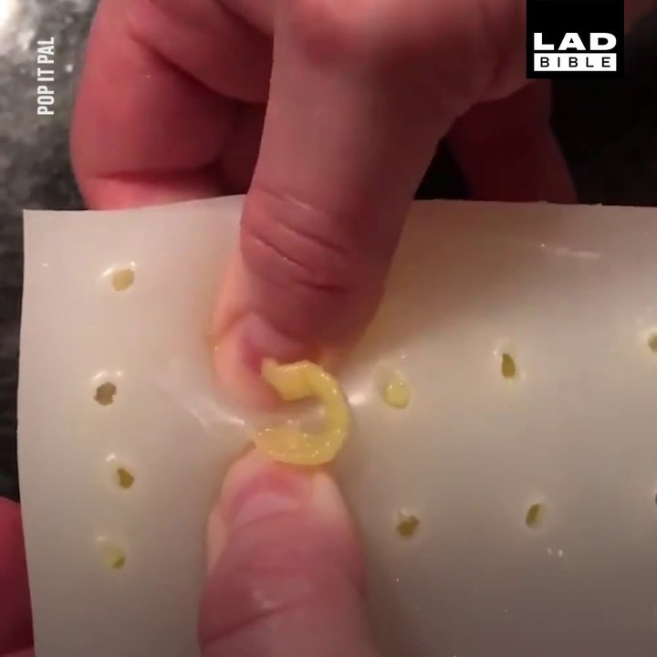 Beau cadeau pour ceux qui aiment eclater des boutons bien dégueux