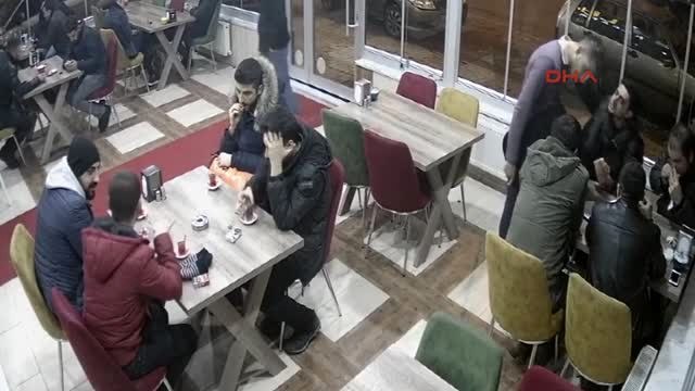 Karaman Polis, Kokoreççide Garsonu Tokatladı, İş Yeri Sahibine Tabanca Doğrulttu