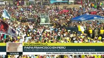Perú: papa Francisco recorre las calles de Trujillo entre una multitud