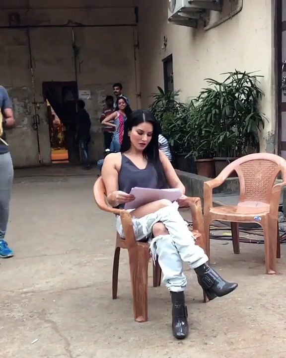 !OMG! Prank With Sunny Leon.Snake Prank