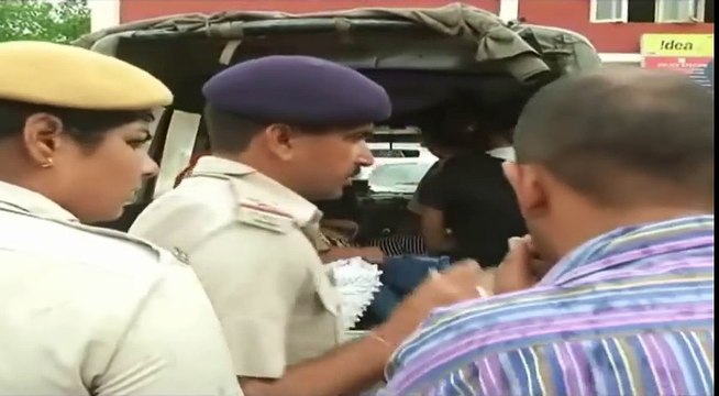 Live Video of Police Raid and Caught Girls and Boys From Spa Center a at Gurgram