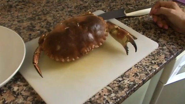 Как разобрать краба и что в нем едят.