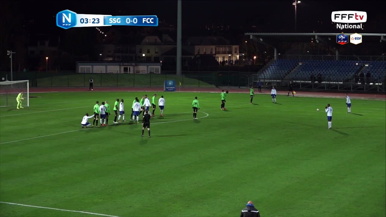 Le coup franc de TERTEREAU traîne dans la surface mais est finalement dégagé par la défense de Chambly.