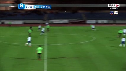 DOUCOURE intercepte une mauvais remise de la défense mais sa frappe n'est pas cadrée.