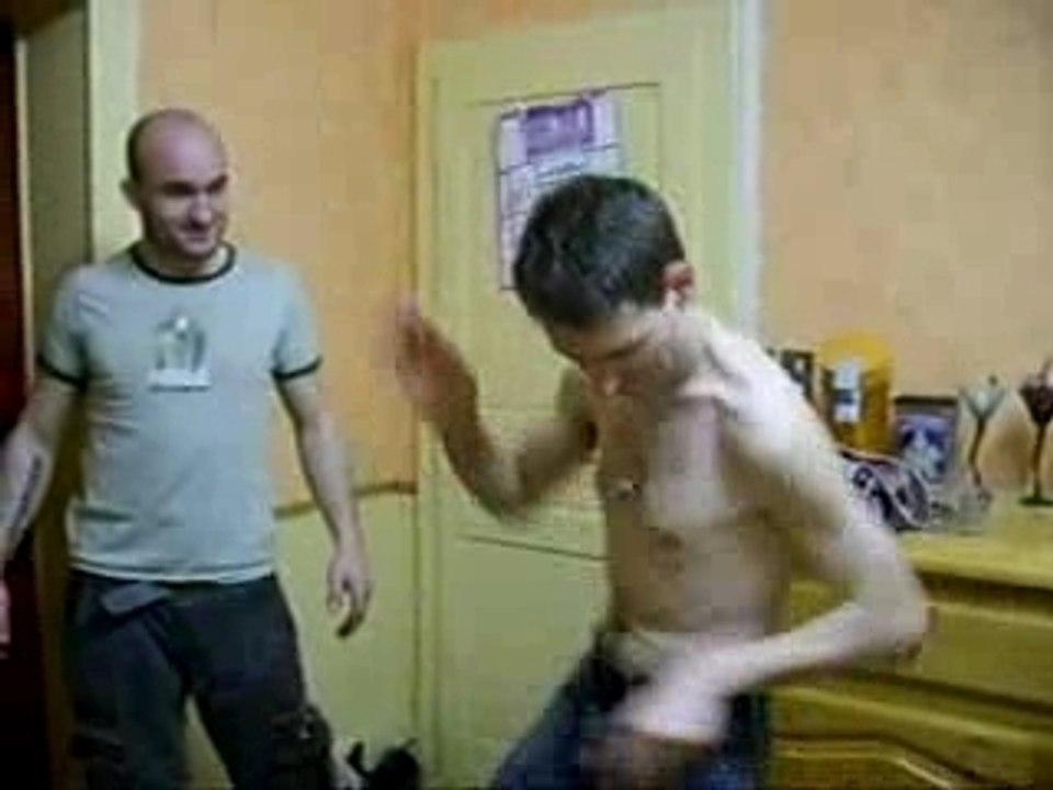 riri fait de la tecktonik