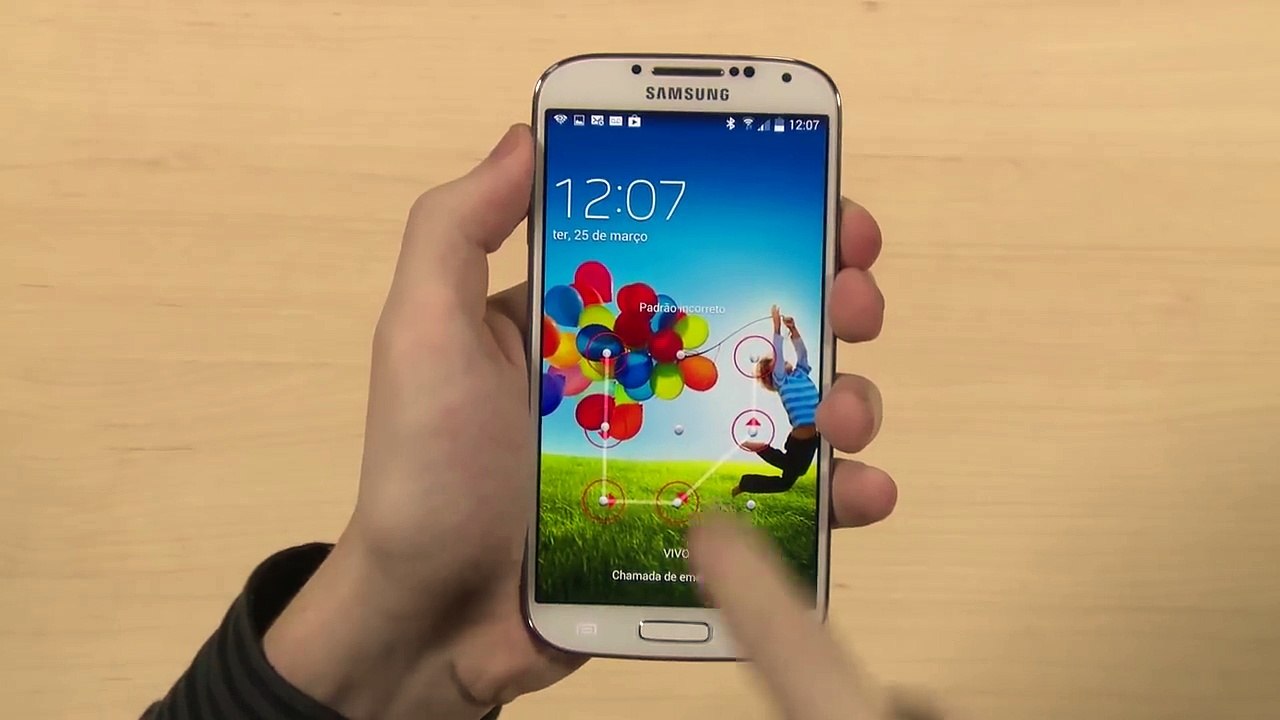Como desbloquear um aparelho bloqueado por senha padrão no Samsung Galaxy S4
